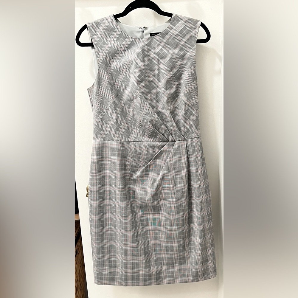 Ann Taylor sleeveless shift dress